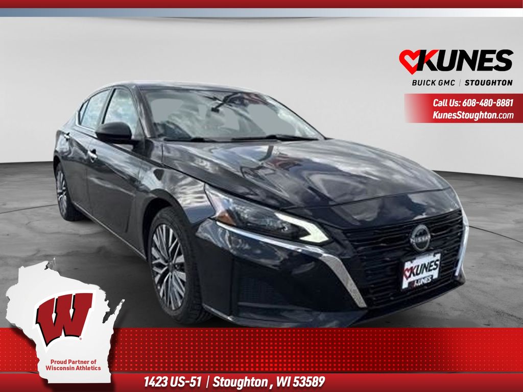 Super Black Clearcoat 2025 Nissan Altima Sedan Front-Wheel Drive Continuously Variable Transmission