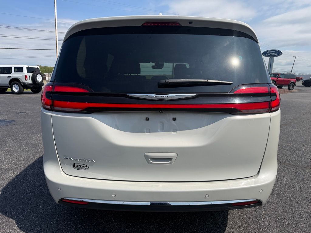 2021 Chrysler Pacifica Touring L - 3