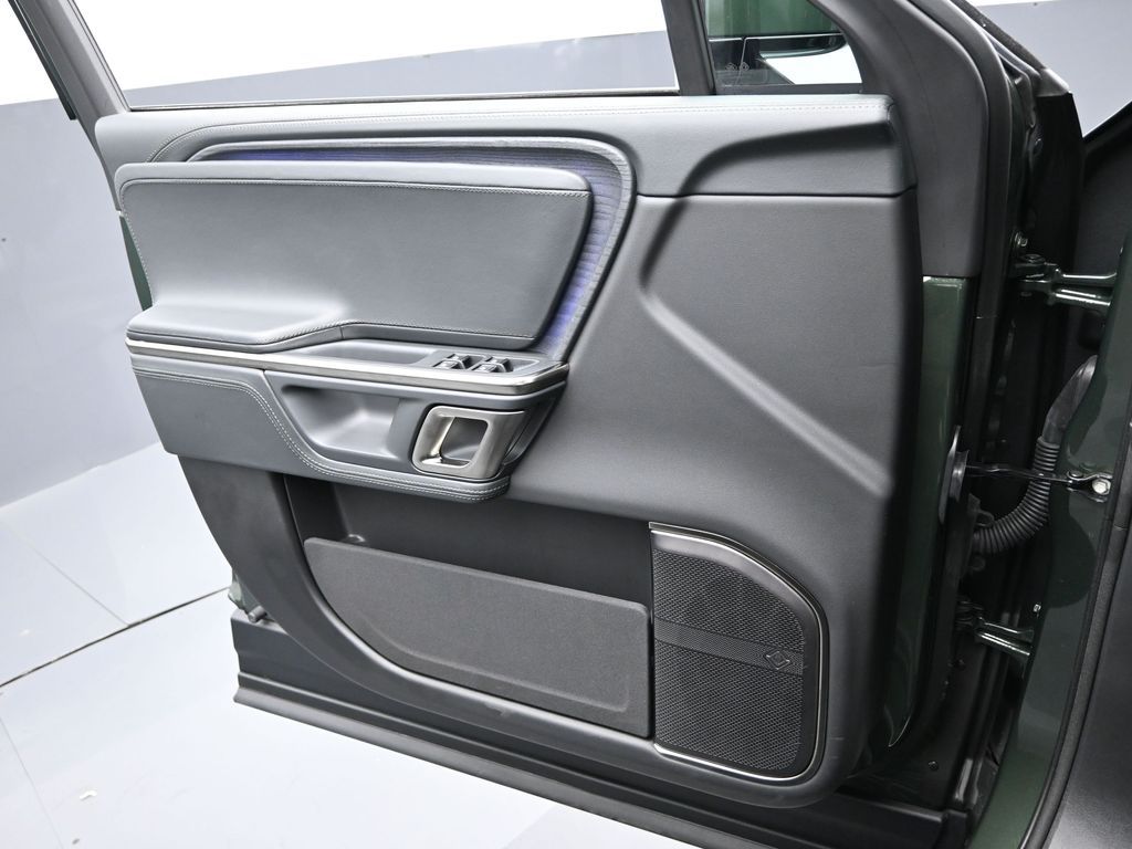 2024 Rivian R1S Adventure