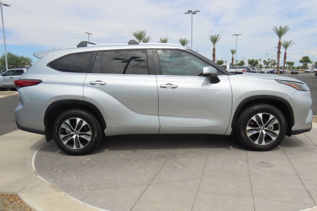 Thumbnail: 2023 Toyota Highlander - 4
