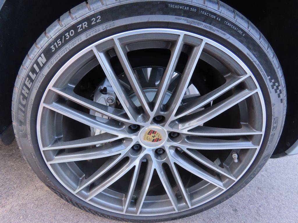 Thumbnail: 2019 Porsche Cayenne - 16