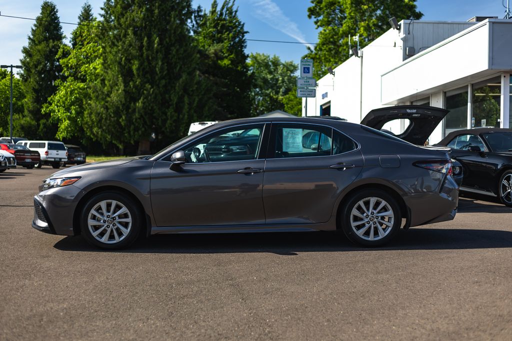 2024 Toyota Camry SE Nightshade thumbnail 10