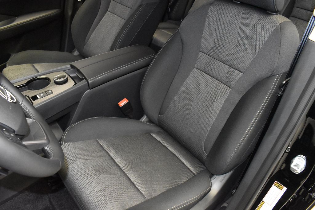 2025 Nissan Rogue SV 13