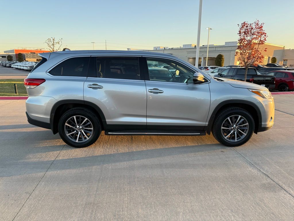 Thumbnail: 2019 Toyota Highlander - 4