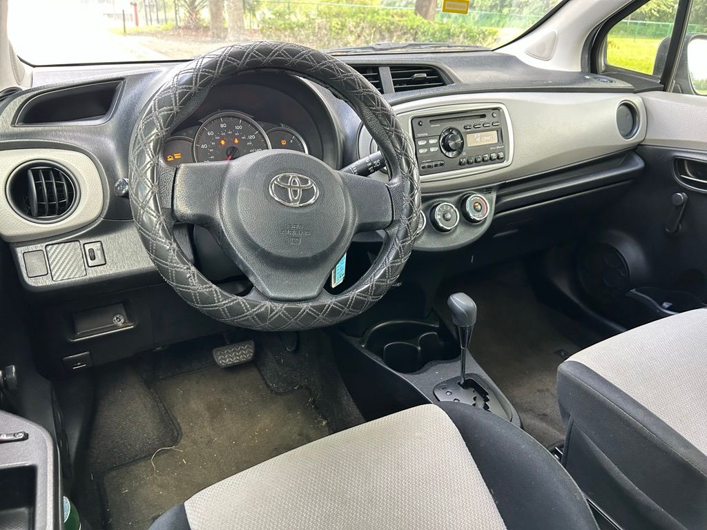 Thumbnail: 2013 Toyota Yaris - 11