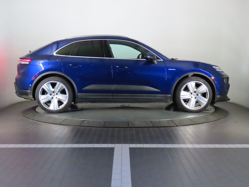 Thumbnail: 2024 Porsche Macan - 8