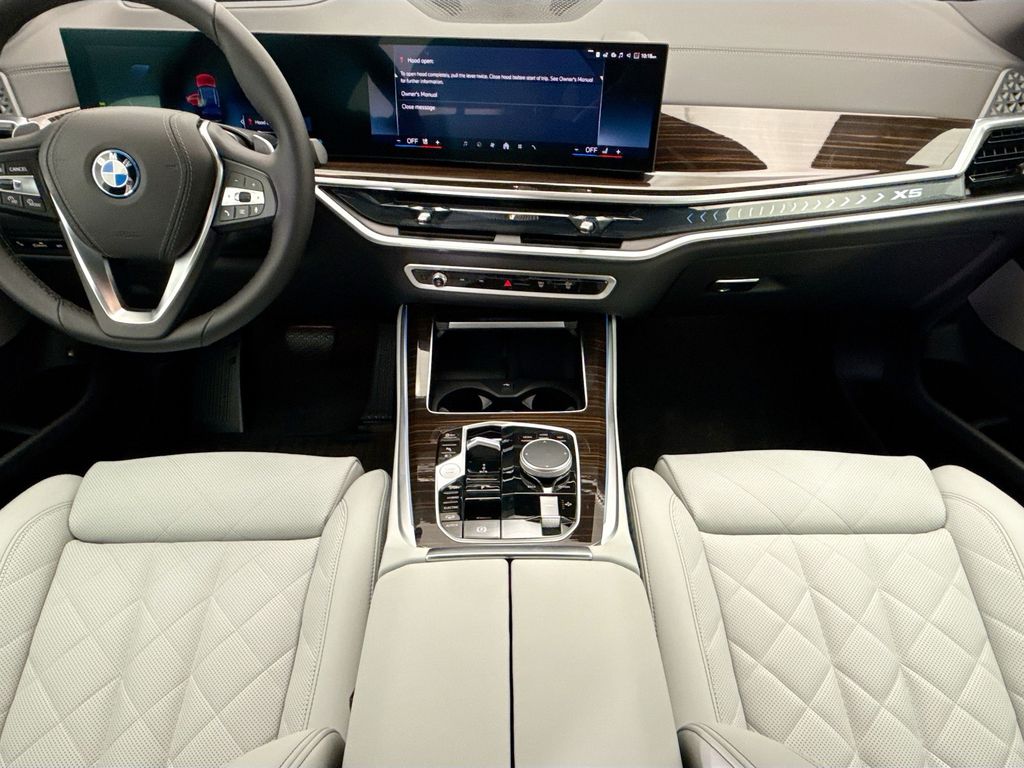Thumbnail: 2026 BMW X5 - 13