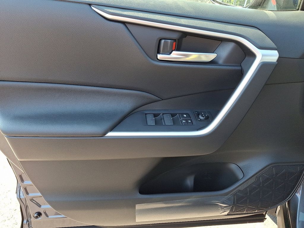 Thumbnail: 2025 Toyota RAV4 - 8