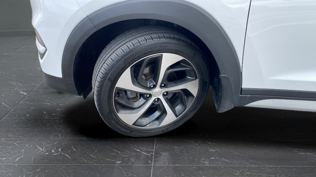 Used 2017 Winter White Hyundai Sport image 33