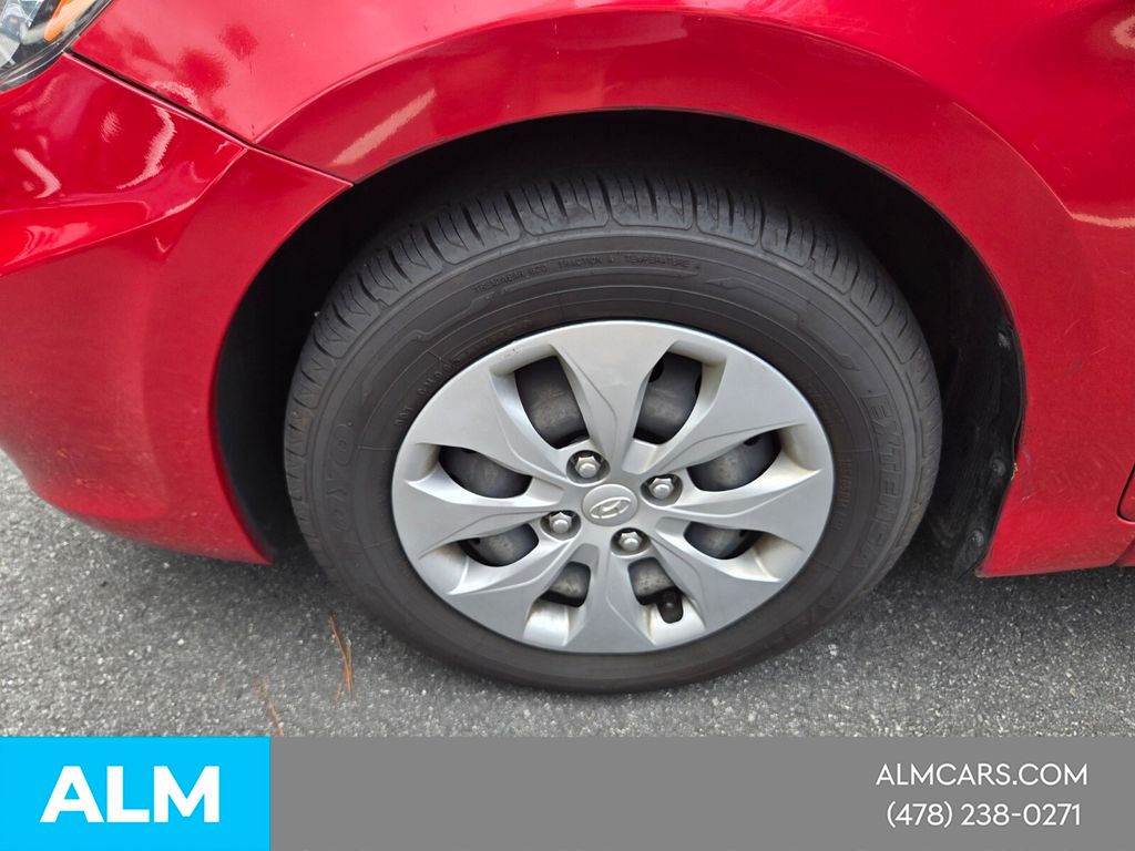 Used 2015 Red Hyundai GLS image 4