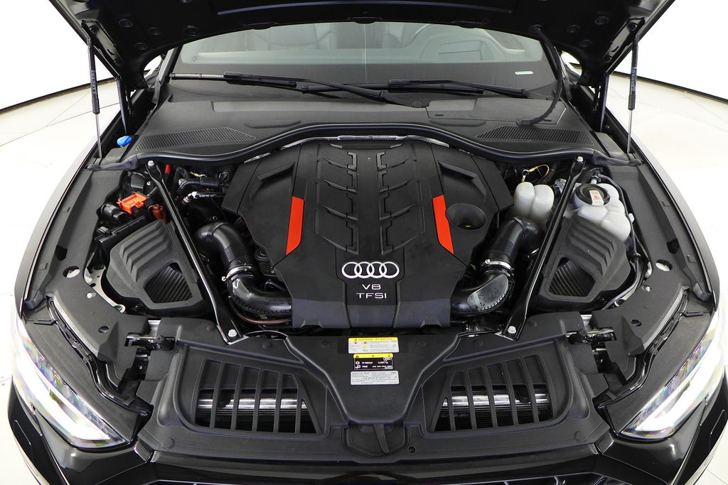 Thumbnail: 2022 Audi S8 - 6