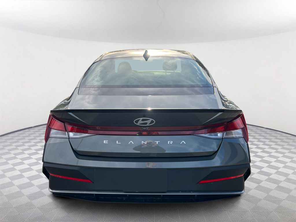 2025 Hyundai Elantra SEL Sport - 5