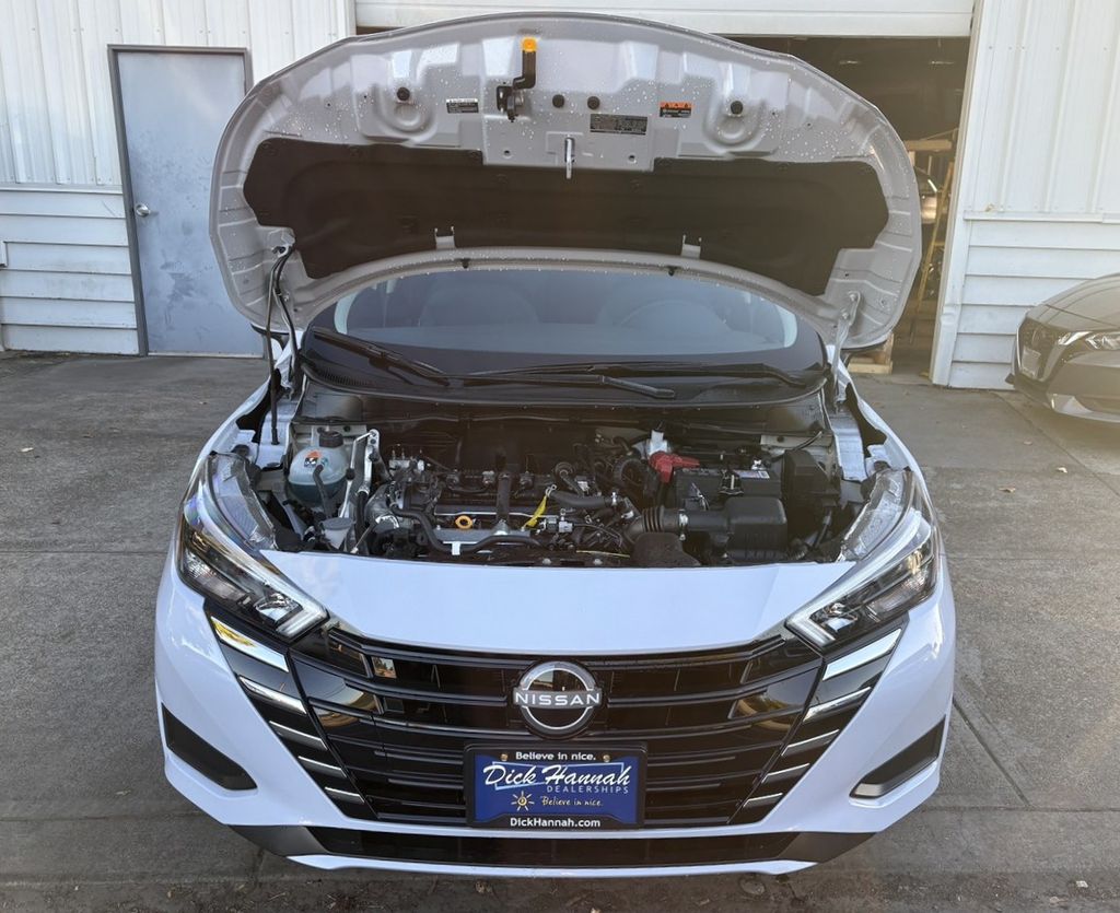 2025 Nissan Versa 1.6 SV photo 4