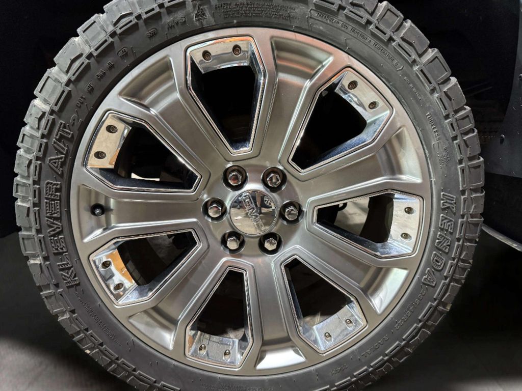 Used 2016 White Frost Tricoat GMC Denali image 33