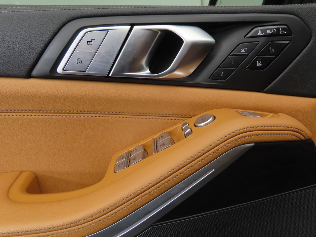 Thumbnail: 2022 BMW X7 - 24