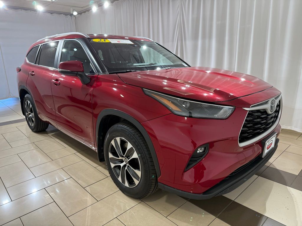Thumbnail: 2023 Toyota Highlander - 7