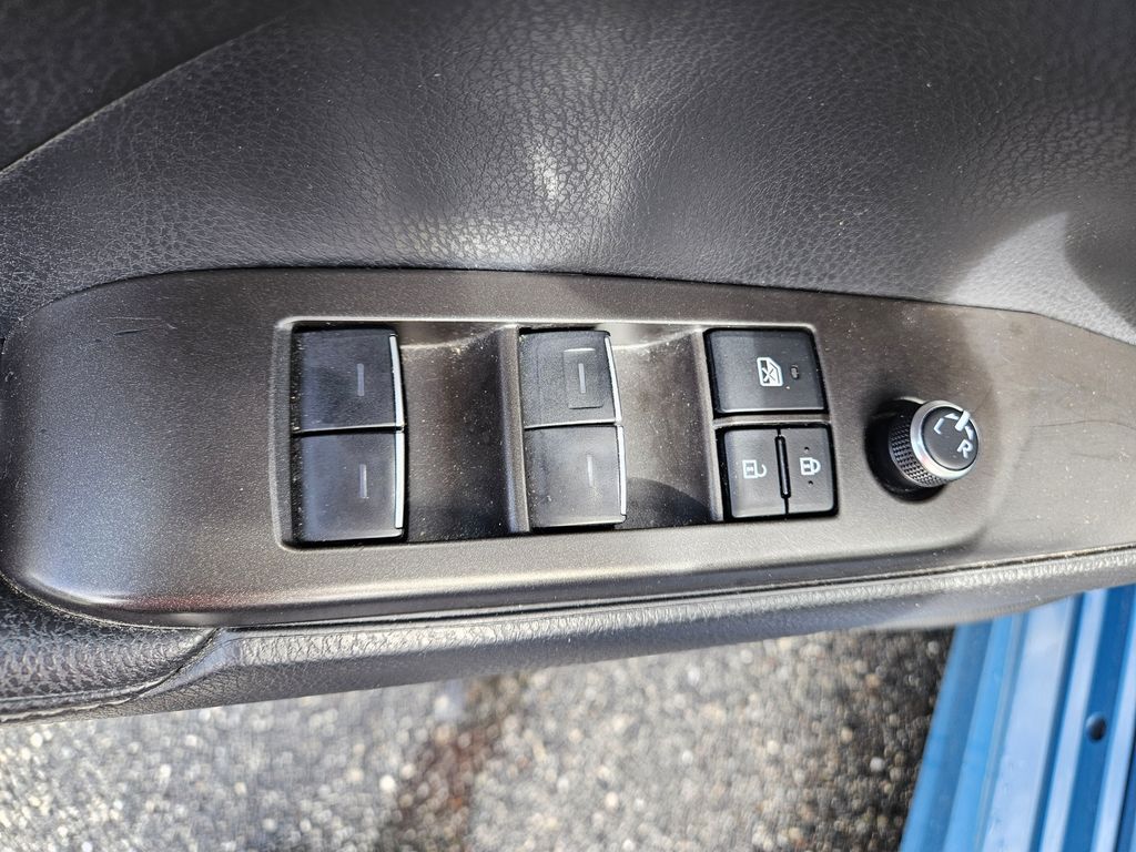 Thumbnail: 2023 Toyota Camry - 17