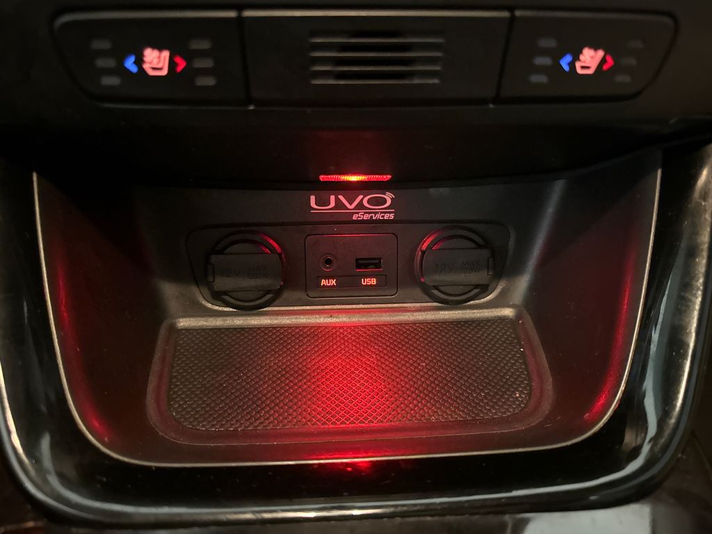 Used 2014 Black Kia EX image 27