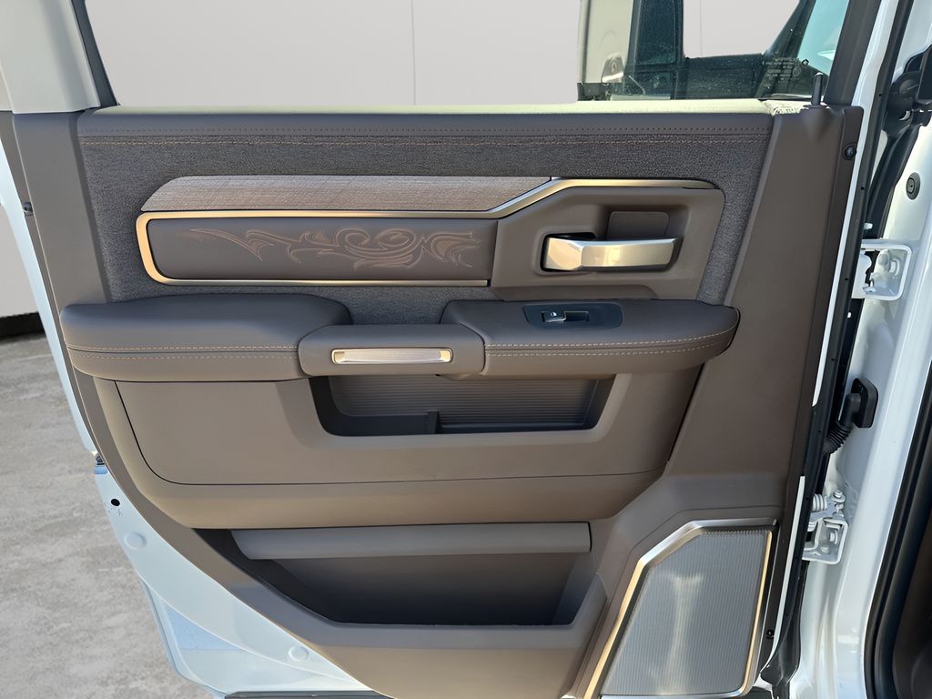 New 2026 White Ram Limited image 18