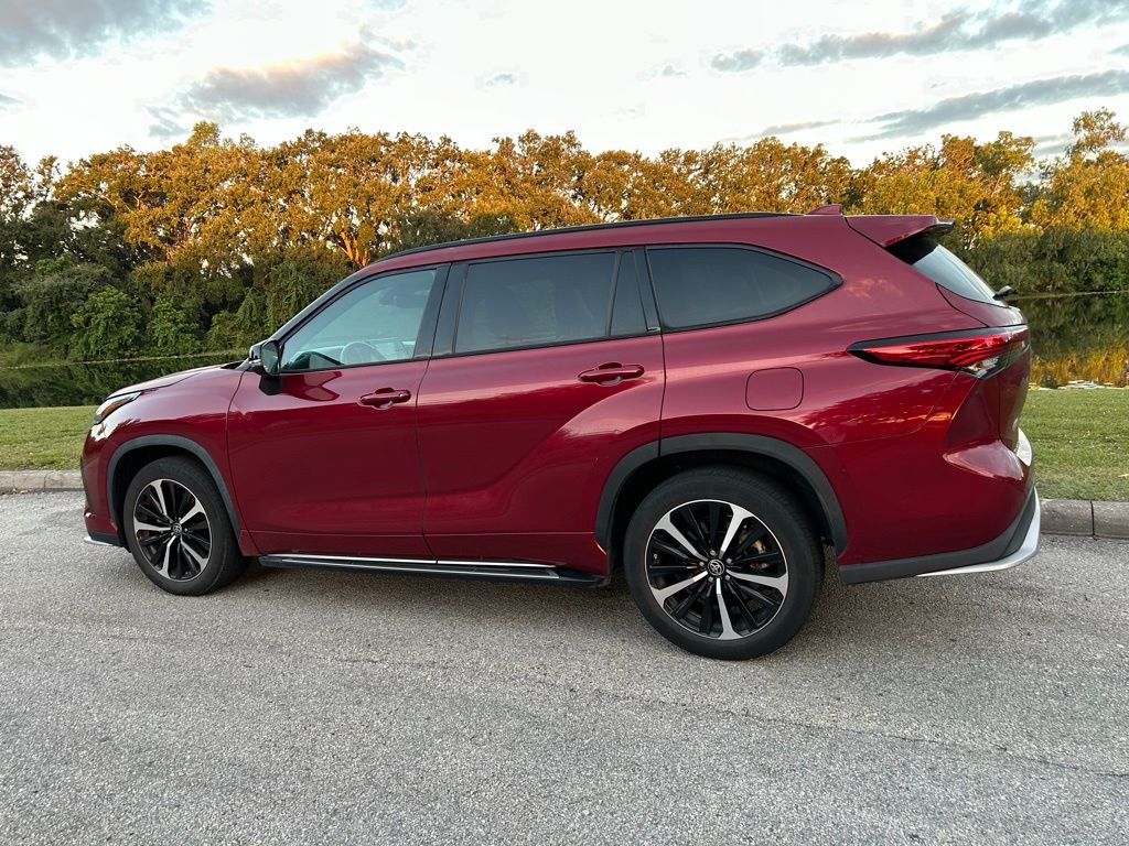 Thumbnail: 2022 Toyota Highlander - 3