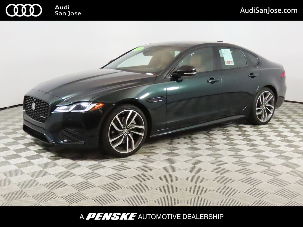 2024 Jaguar XF Verde (British Racing Green Metallic) Sedán Tracción en las cuatro ruedas 8 velocidades Automática