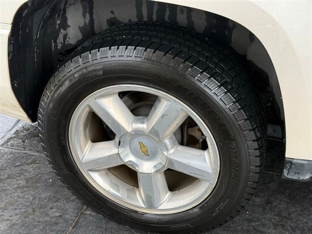 2011 Chevrolet Suburban 1500 LTZ White at Gullo Toyota
