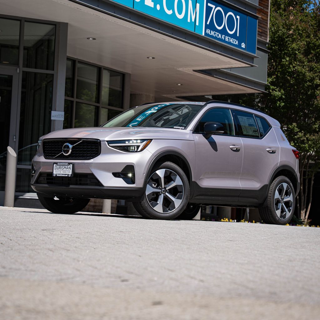 Aurora Silver 2026 Volvo XC40 SUV / Crossover All-Wheel Drive Automatic