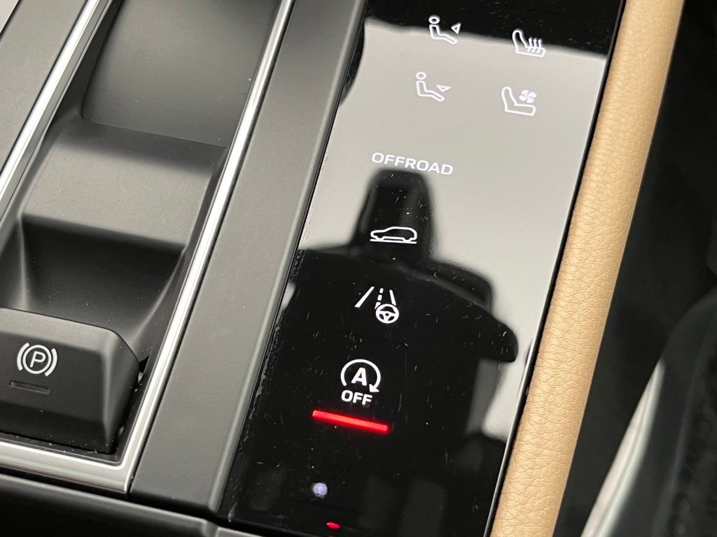 Thumbnail: 2025 Porsche Macan - 18