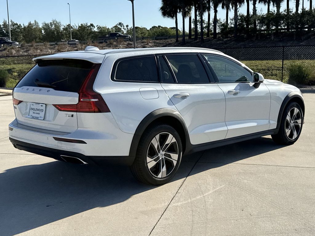 Thumbnail: 2022 Volvo S60 - 11