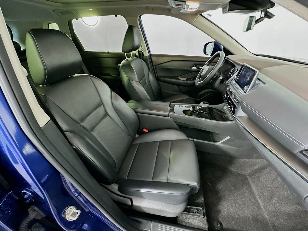 2023 Nissan Rogue SV 28