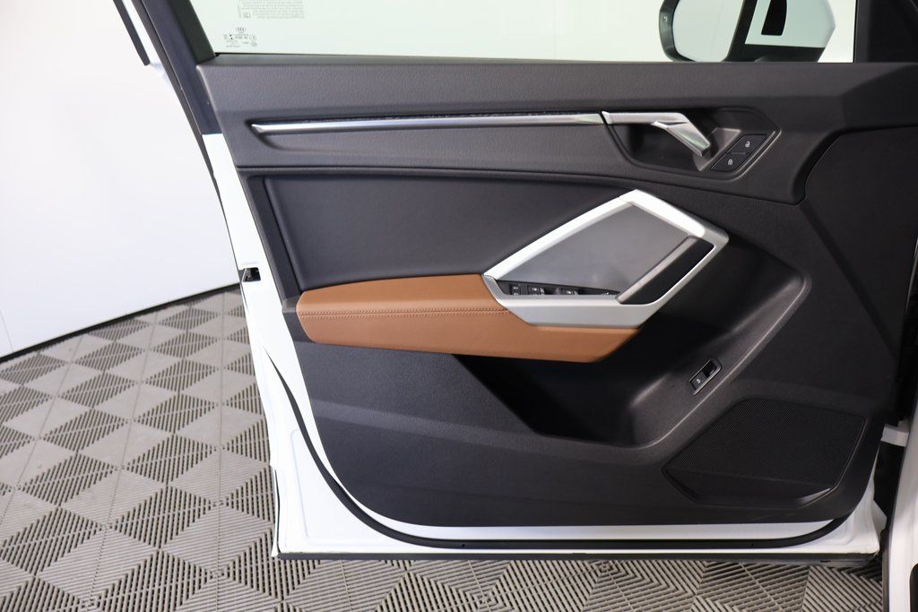 Thumbnail: 2021 Audi Q3 - 12