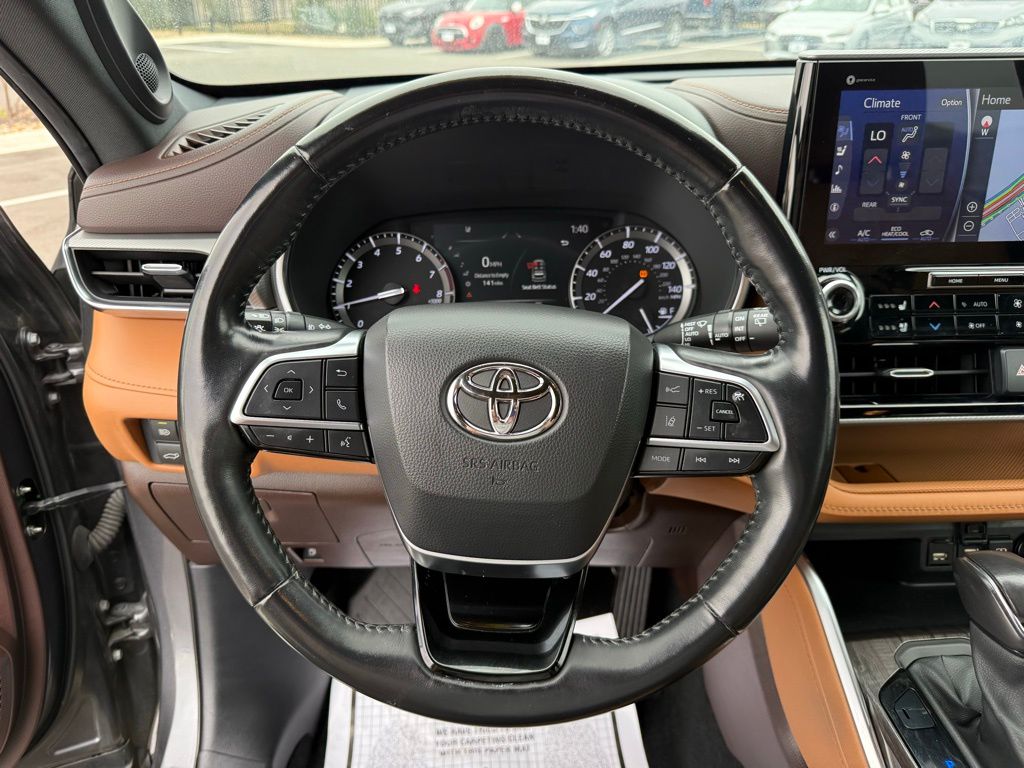 Thumbnail: 2021 Toyota Highlander - 16