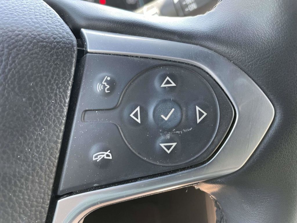 2023 Summit White Chevrolet Traverse LT Leather FWD SUV