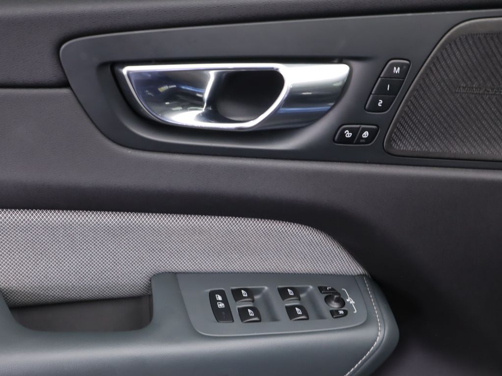 Thumbnail: 2021 Volvo XC60 - 24