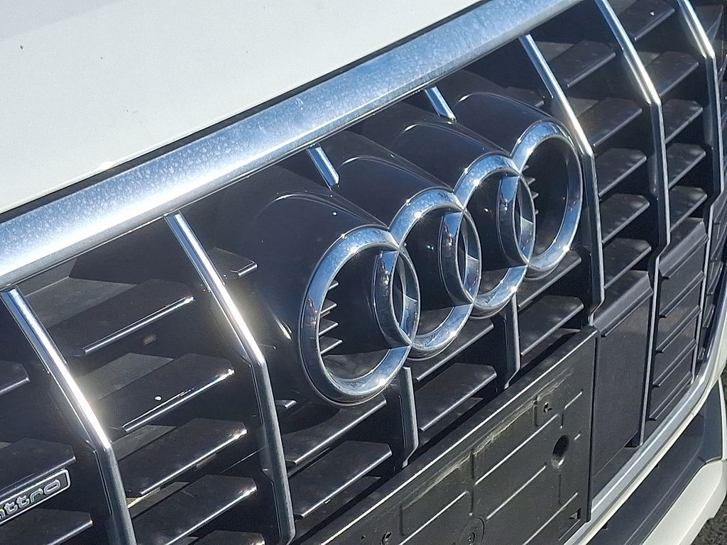 Thumbnail: 2022 Audi Q3 - 3