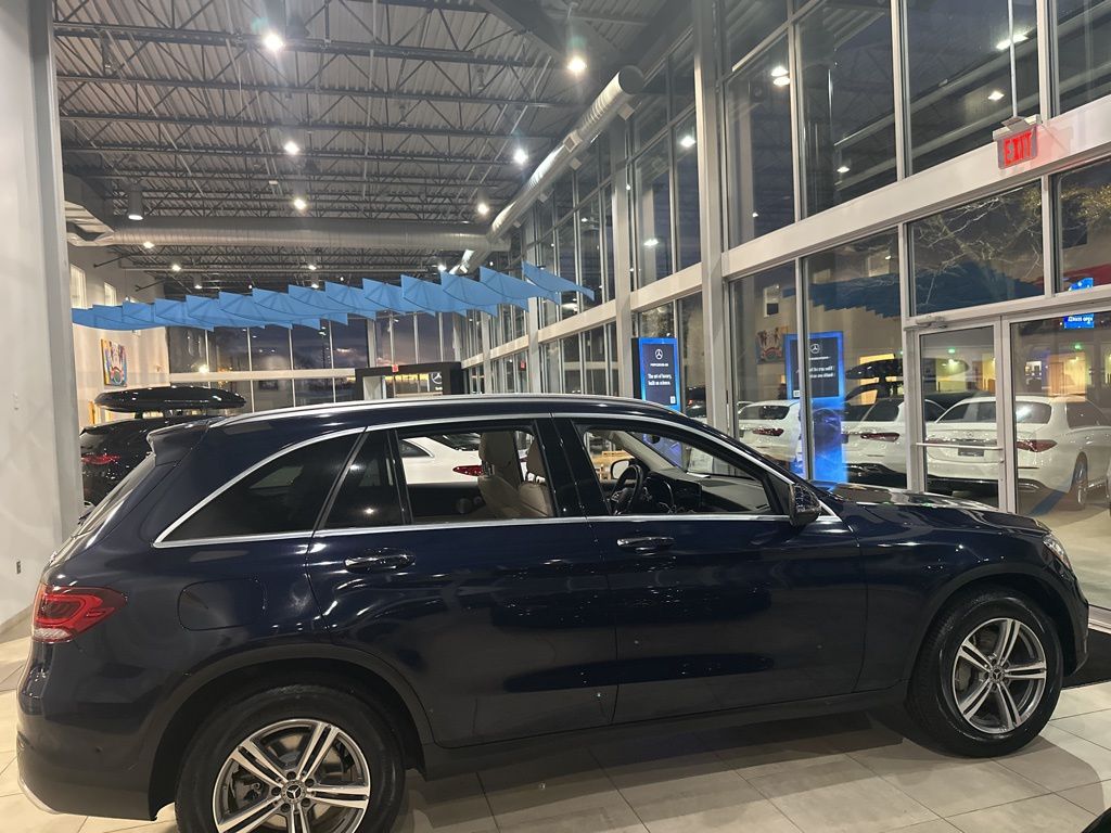 2021 Mercedes-Benz GLC GLC 300 8