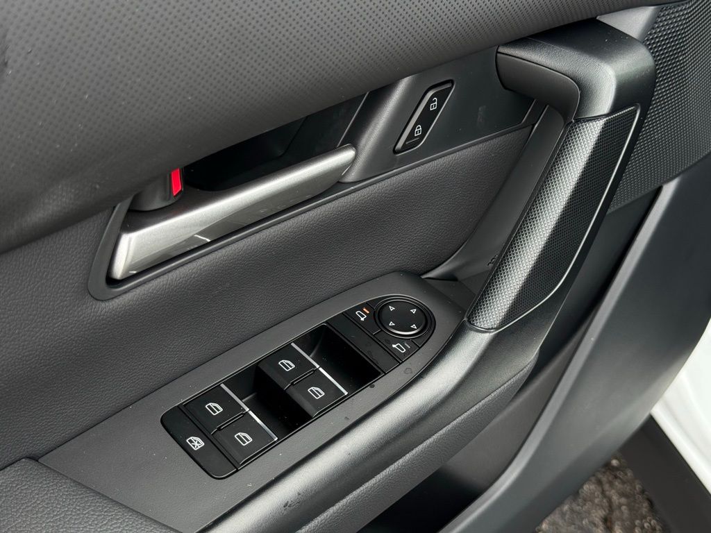 2025 Mazda CX-50 2.5 S Premium Package - 8