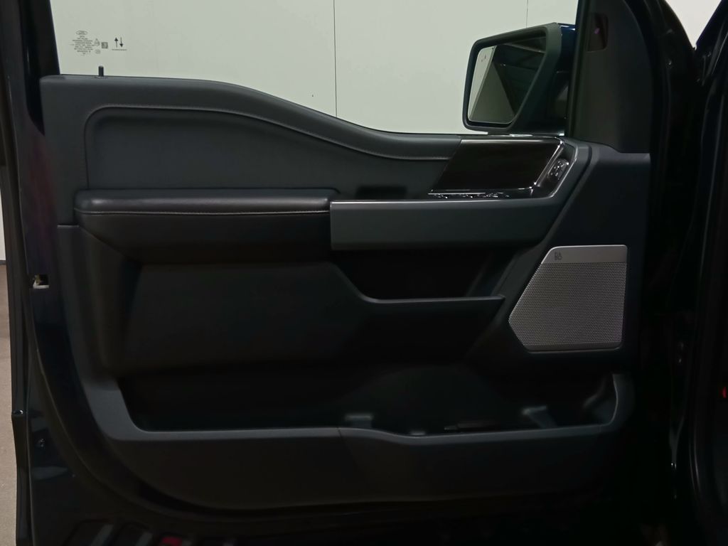 2024 Ford F-150 Lightning LARIAT