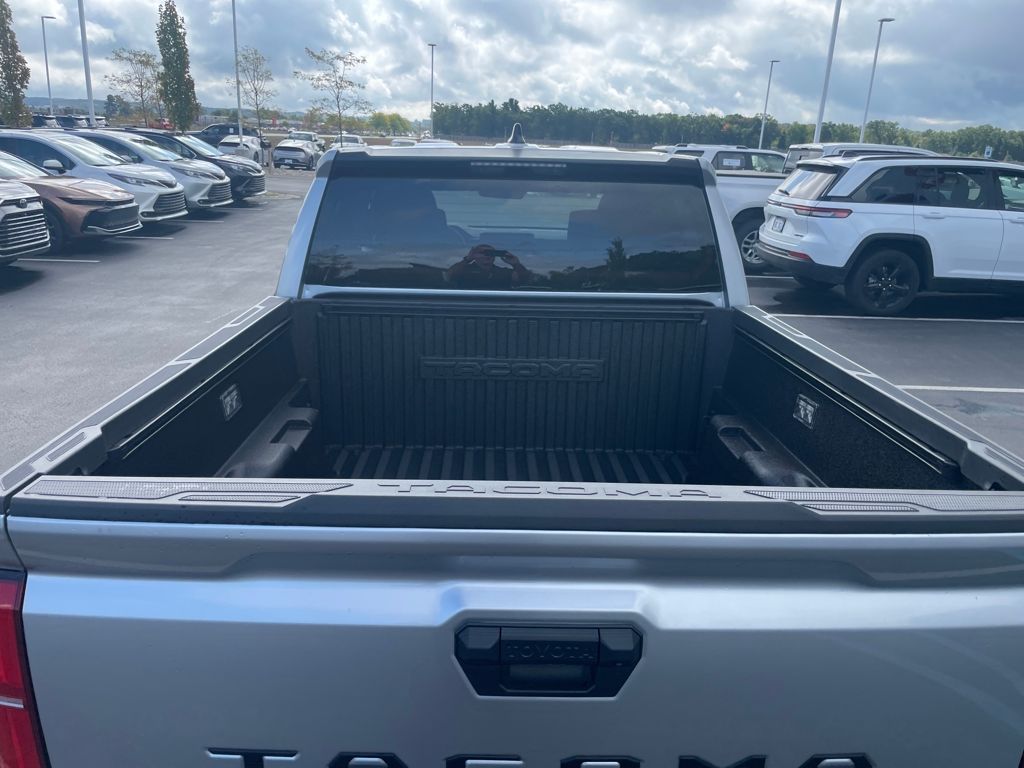2025 Toyota Tacoma SR5 Double Cab photo 9