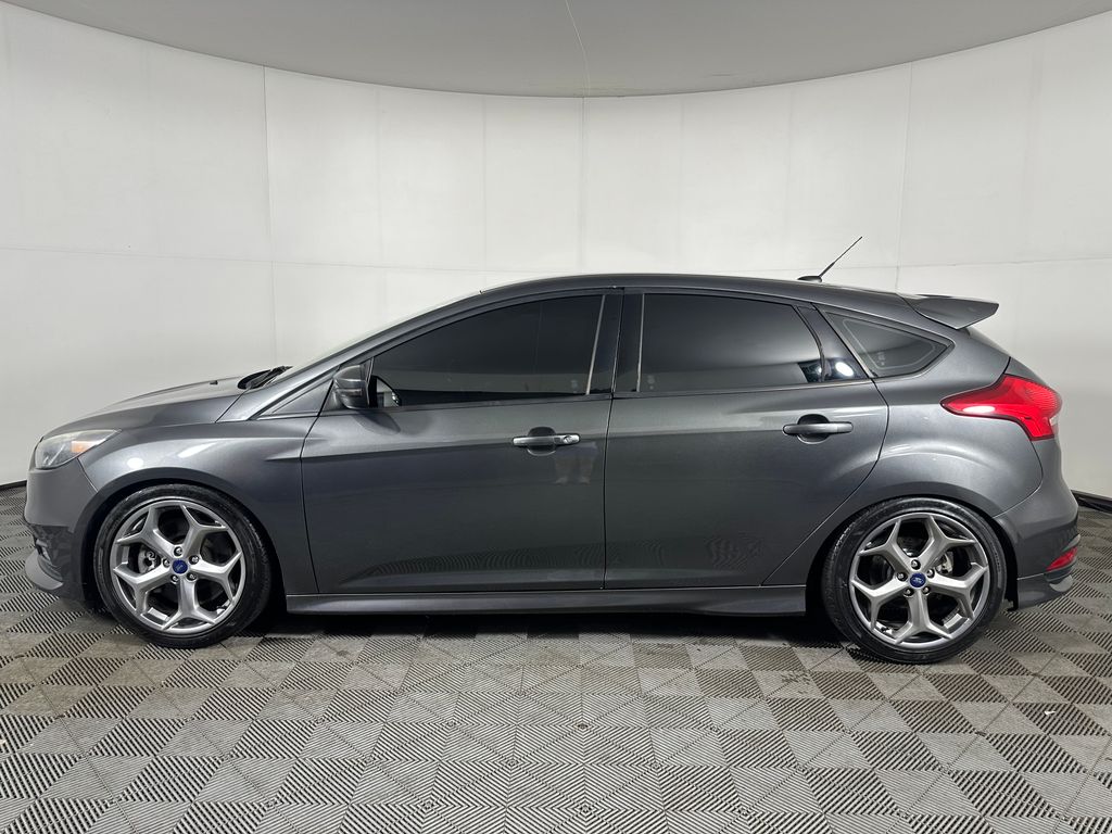 2017 Ford Focus ST - Image 2