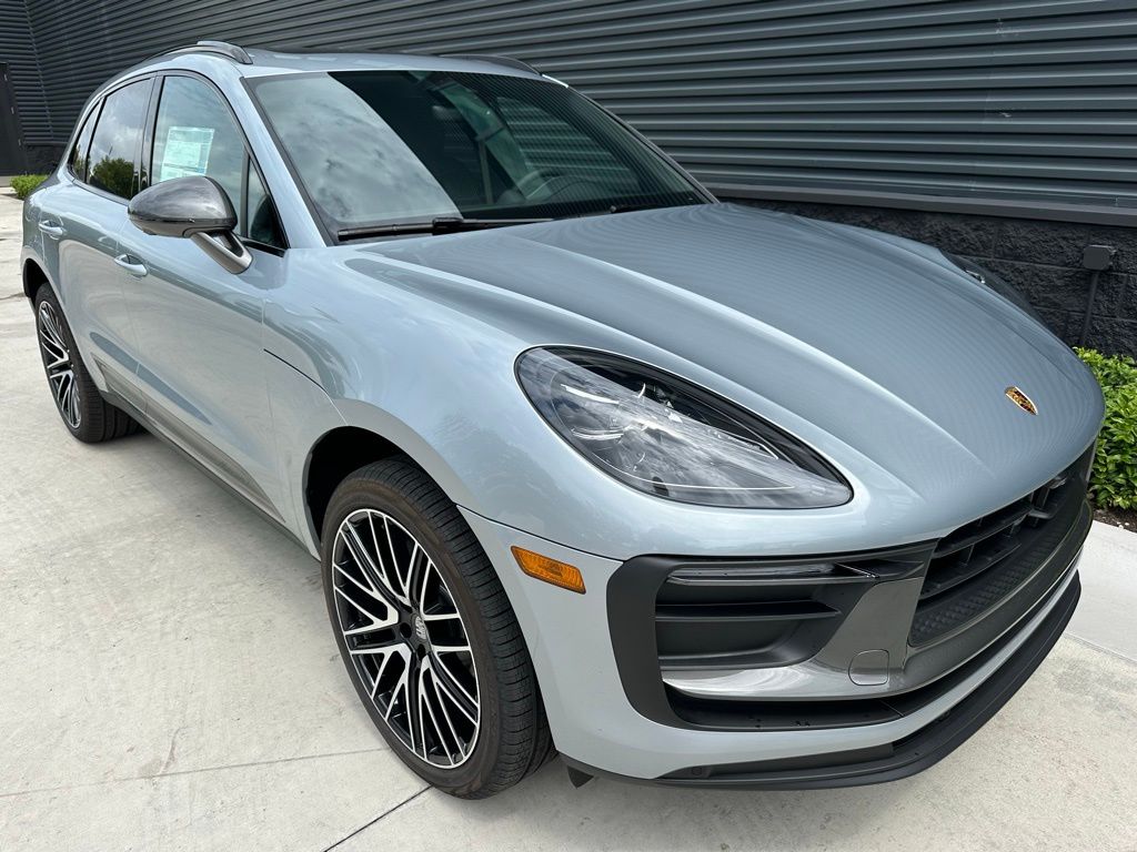 Thumbnail: 2025 Porsche Macan - 10