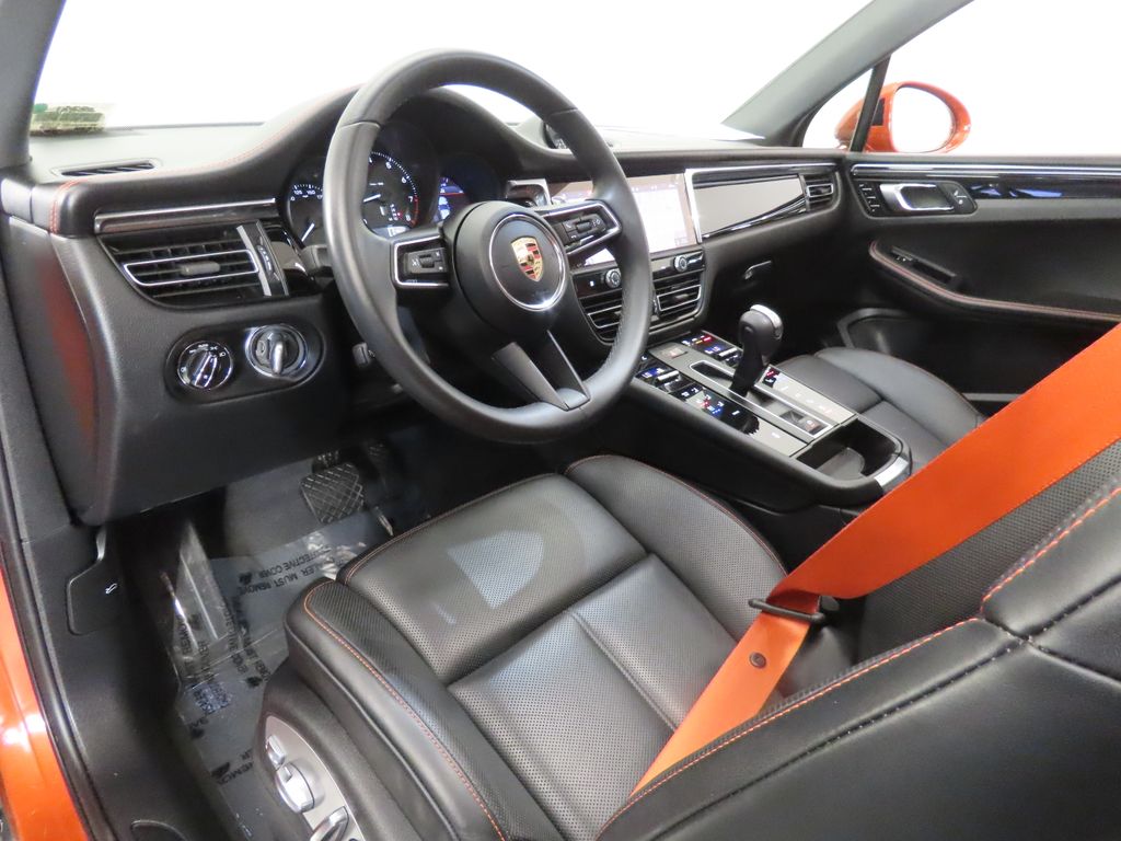 Thumbnail: 2025 Porsche Macan - 4