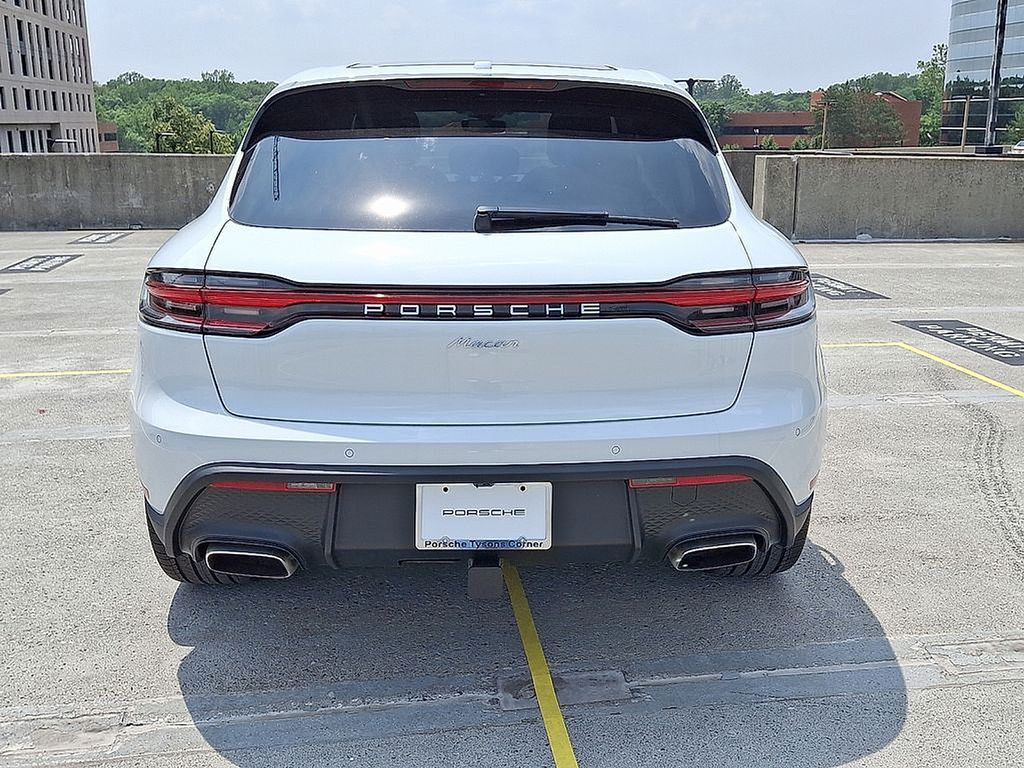 Thumbnail: 2025 Porsche Macan - 9