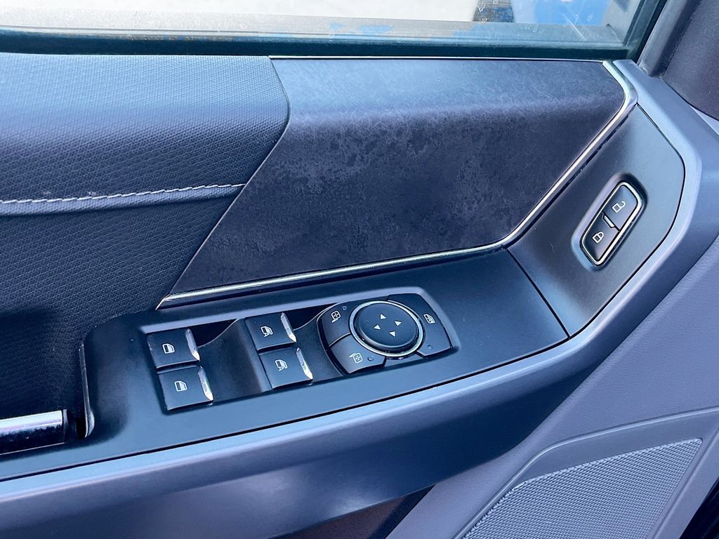 Used 2024 Blue Ford XLT image 18
