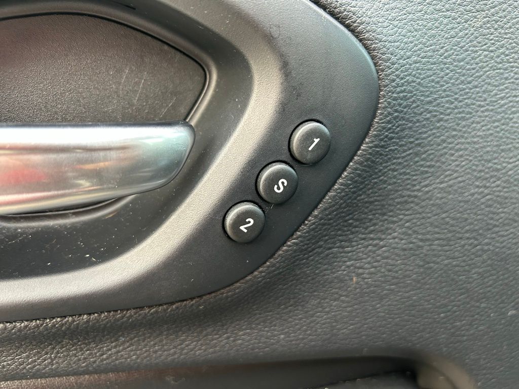 Thumbnail: 2019 Jeep Cherokee - 17