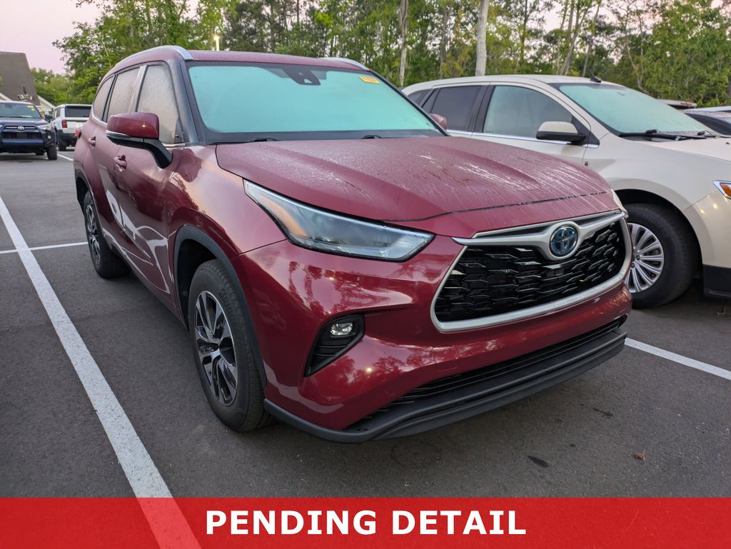 Red (Ruby Flare Pearl) 2023 Toyota Highlander Hybrid XLE FWD SUV / Crossover Front-Wheel Drive Continuously Variable Transmission