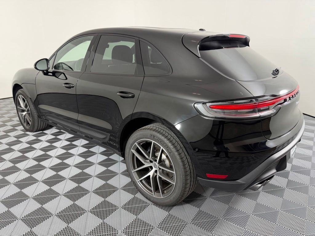 Thumbnail: 2026 Porsche Macan - 3