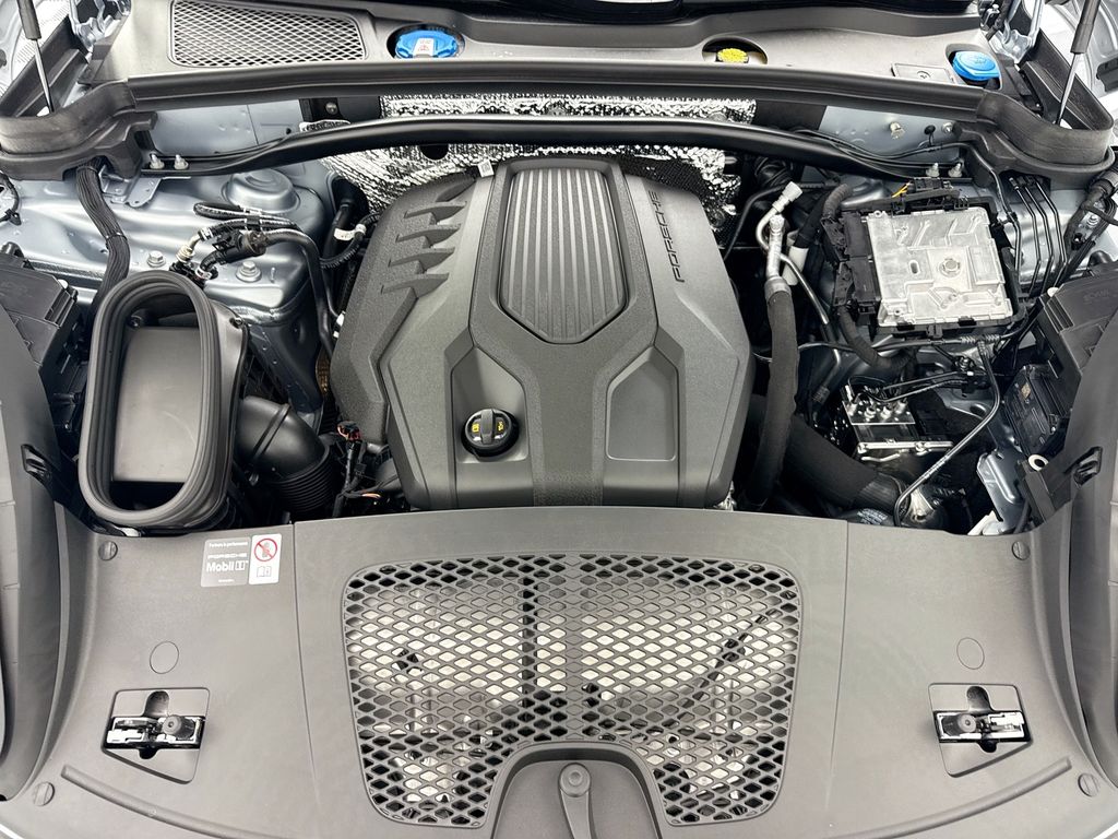 Thumbnail: 2026 Porsche Macan - 30