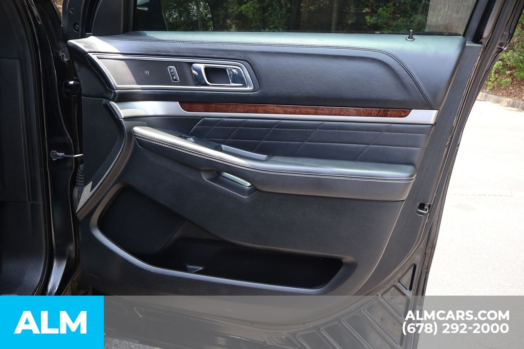 Used 2016 Black Ford Platinum image 32