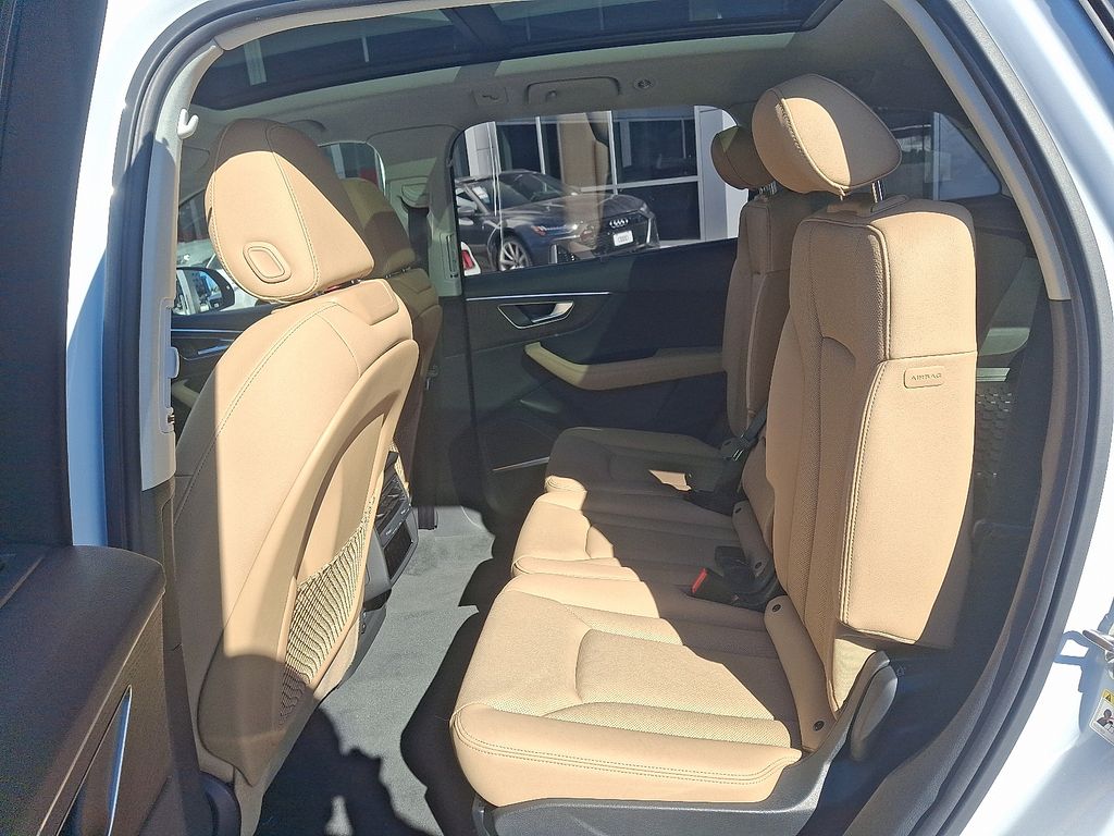 Thumbnail: 2026 Audi Q7 - 7
